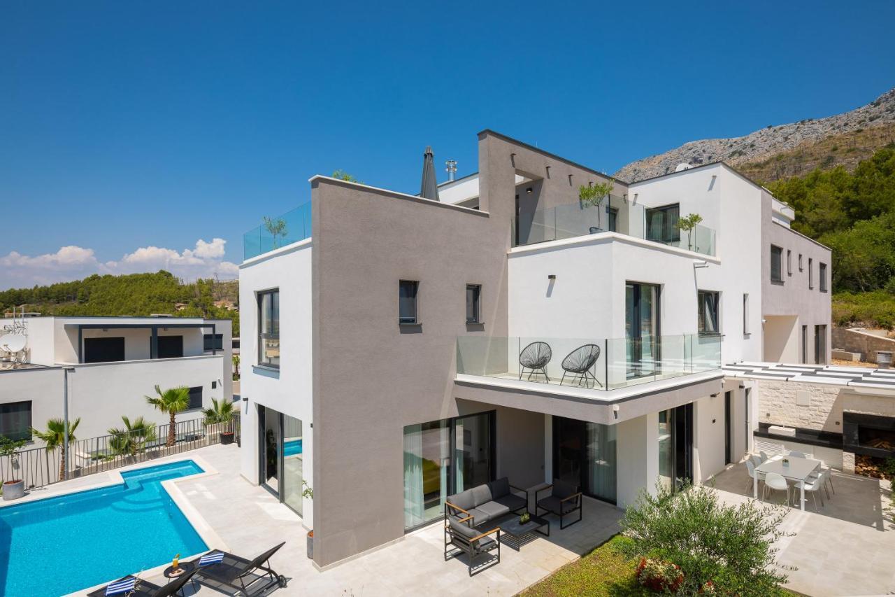 9 * Podstrana