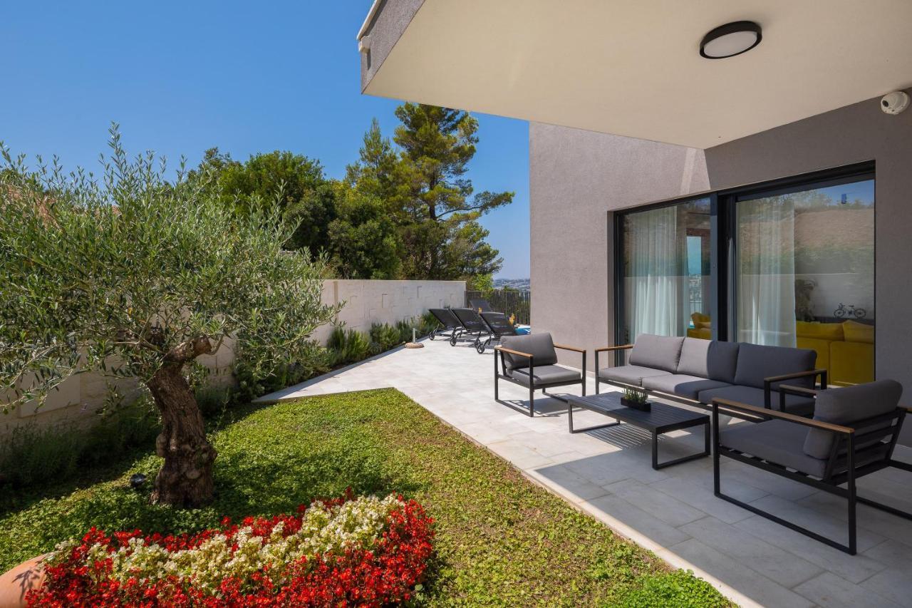 9 Villa